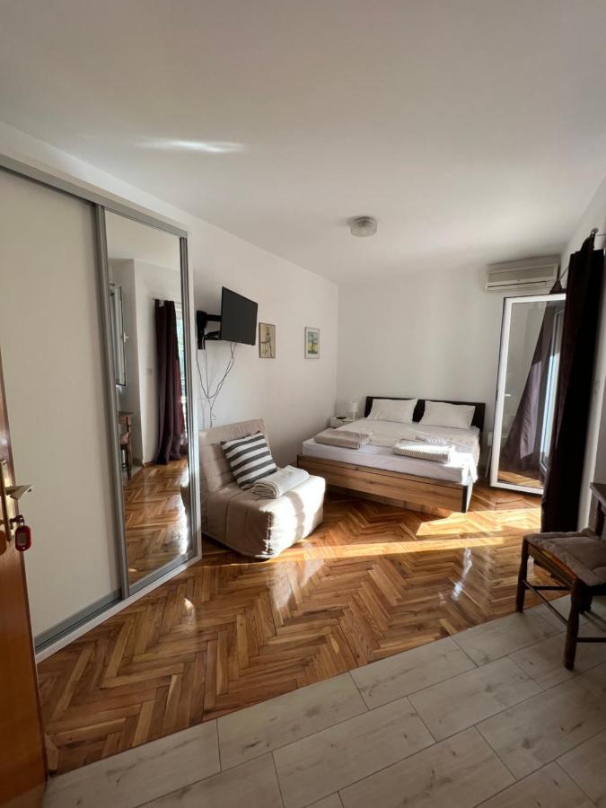 Ksenia Guesthouse Apartments And Studios Budva Kültér fotó
