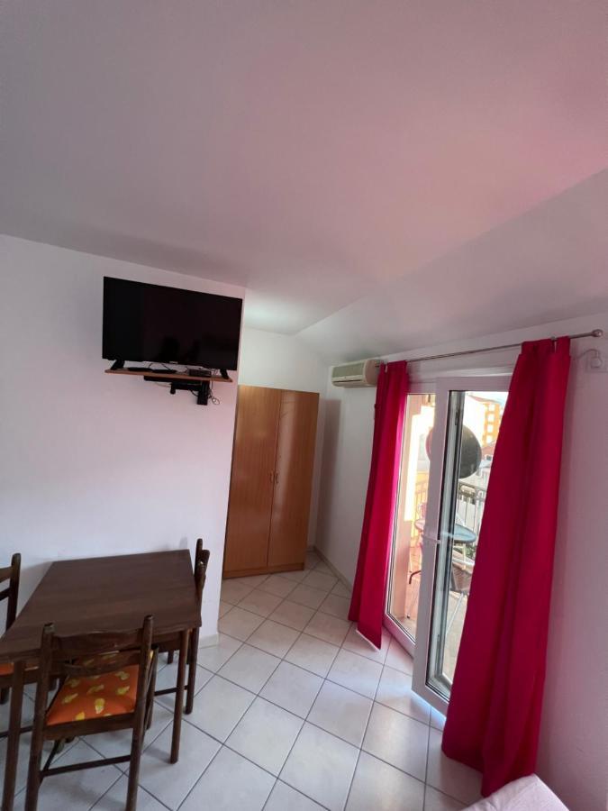 Ksenia Guesthouse Apartments And Studios Budva Kültér fotó